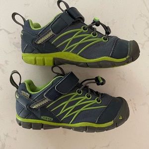 Keen kids hiking shoes 11